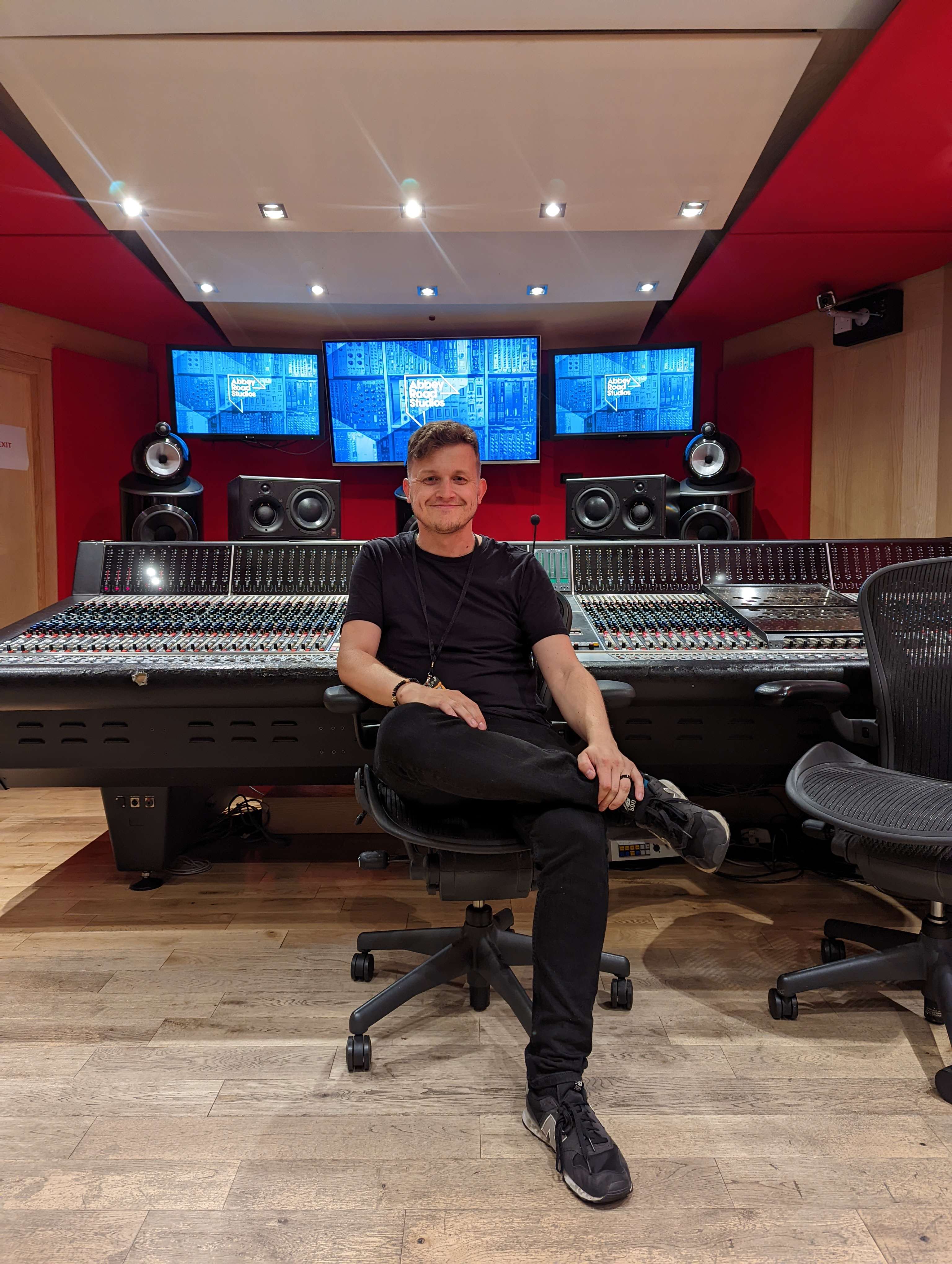 Benni, Client Director
